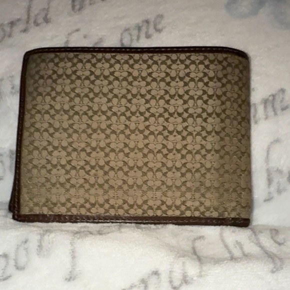 Coach Micro Wallet in Signature Canvas preowned - Picture 2 of 16